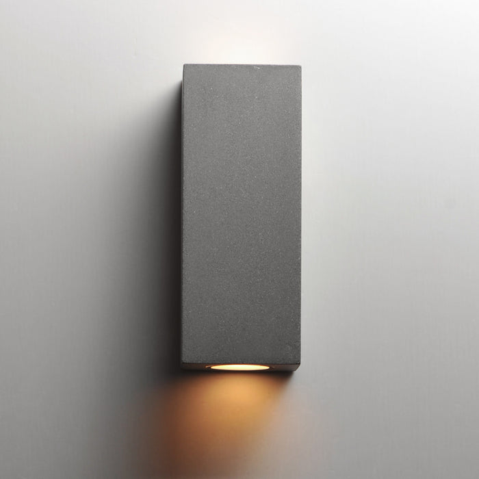 ET2 Pilar 2-Light LED Outdoor Wall Sconce Model: E14374-GSN