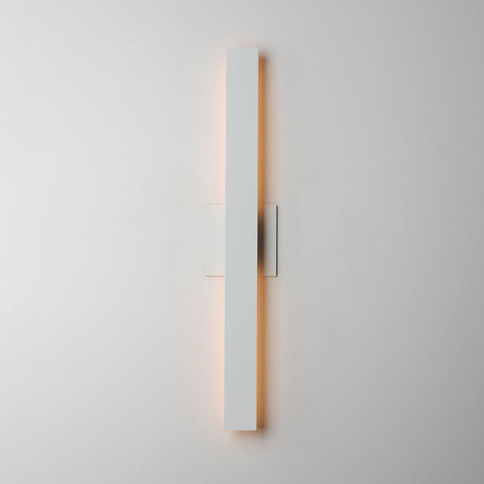 ET2 Alumilux: Line 5CCT 24 LED Outdoor Wall Sconce Model: E42342-WT