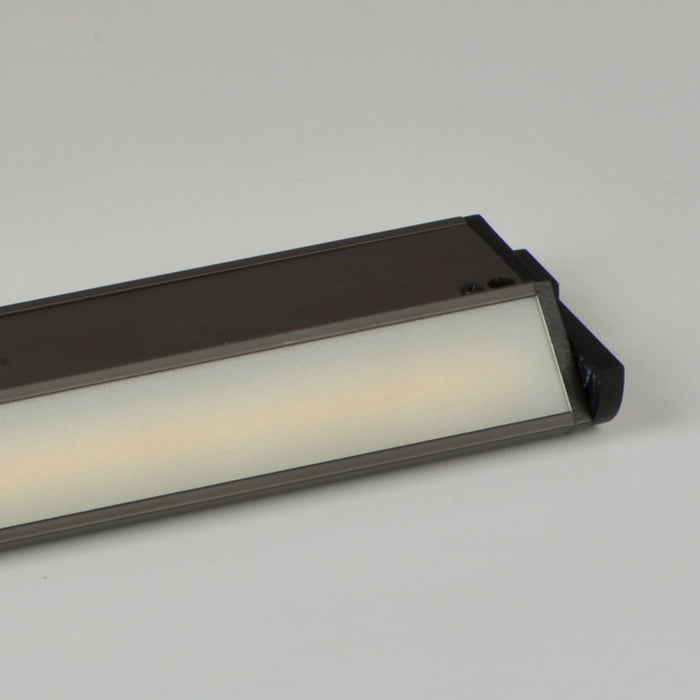 Maxim CounterMax 5K 18 2700-5000K LED Under Cabinet Model: 89864BZ