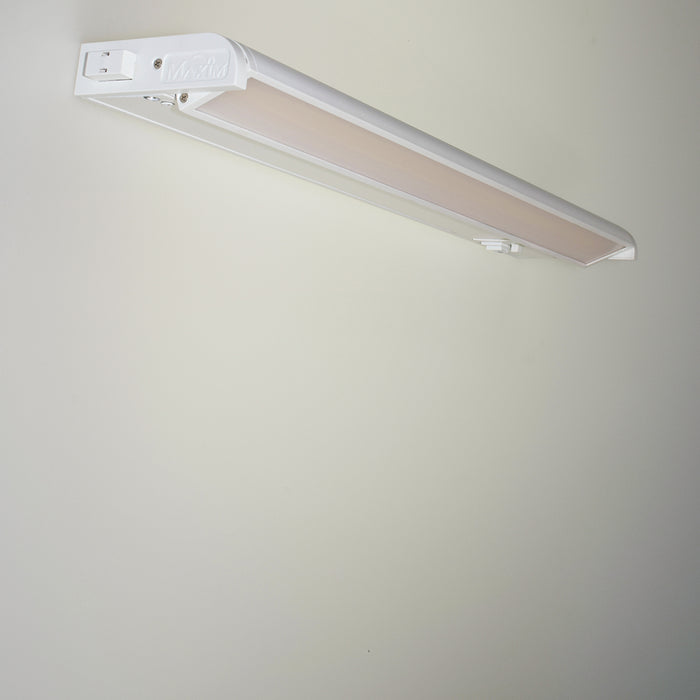 Maxim CounterMax 5K 18 2700-5000K LED Under Cabinet Model: 89864WT