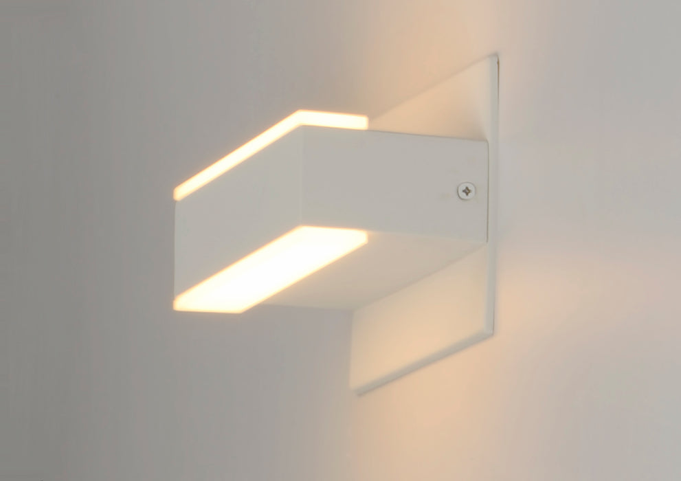 ET2 Omni 7 LED Wall Sconce Model: E23210-90WT