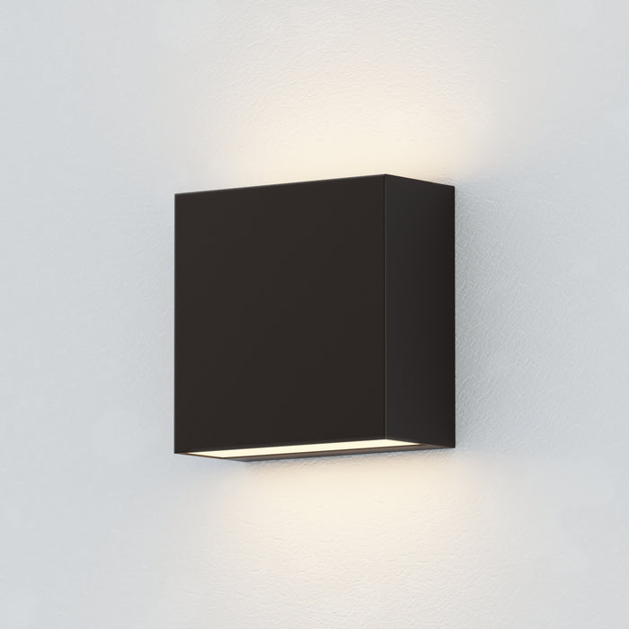 ET2 Cubed 5.5 2-Light LED Outdoor Sconce Model: E23224-BK