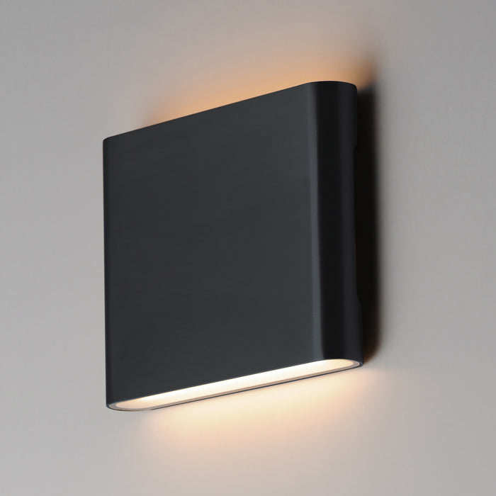 ET2 Spartan 7.75 Wall Sconce Model: E23236-BK