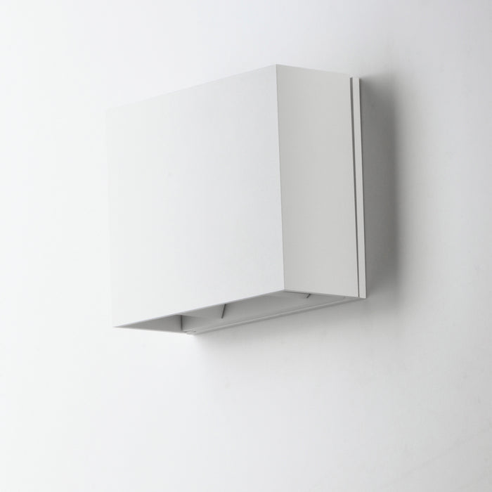 ET2 Alumilux: Cube LED Outdoor Wall Sconce Model: E41328-WT