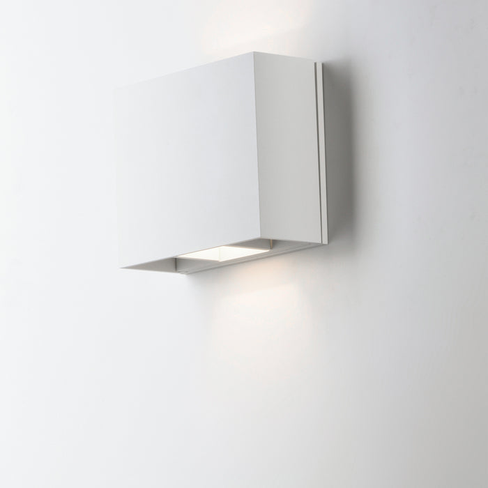 ET2 Alumilux: Cube LED Outdoor Wall Sconce Model: E41328-WT