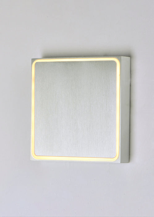 ET2 Alumilux: Outline LED Outdoor Wall Sconce Model: E41329-SA