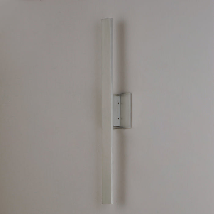 ET2 Alumilux: Line 24 LED Outdoor Wall Sconce Model: E41343-SA