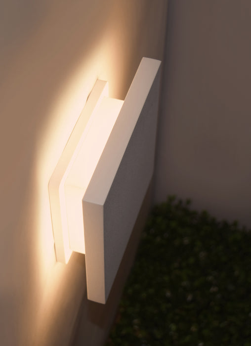 ET2 Alumilux: Tau LED Outdoor Wall Sconce Model: E41388-WT