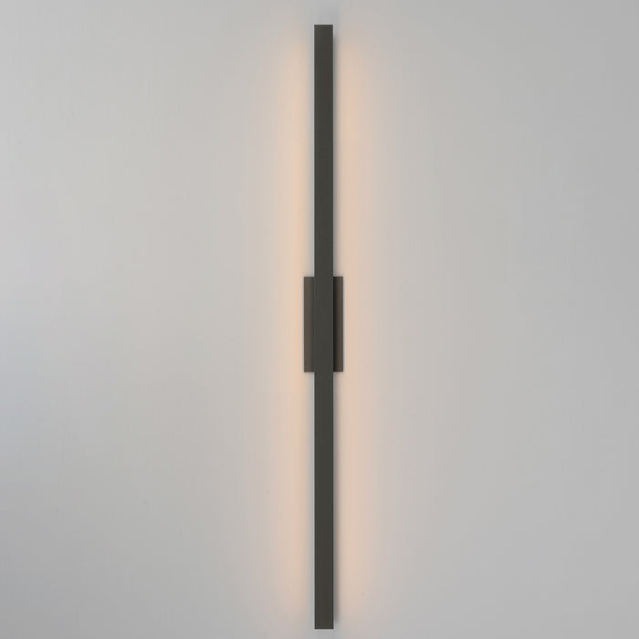 ET2 Alumilux: SideLine 96 LED Outdoor Wall Sconce Model: E42368-ABZ