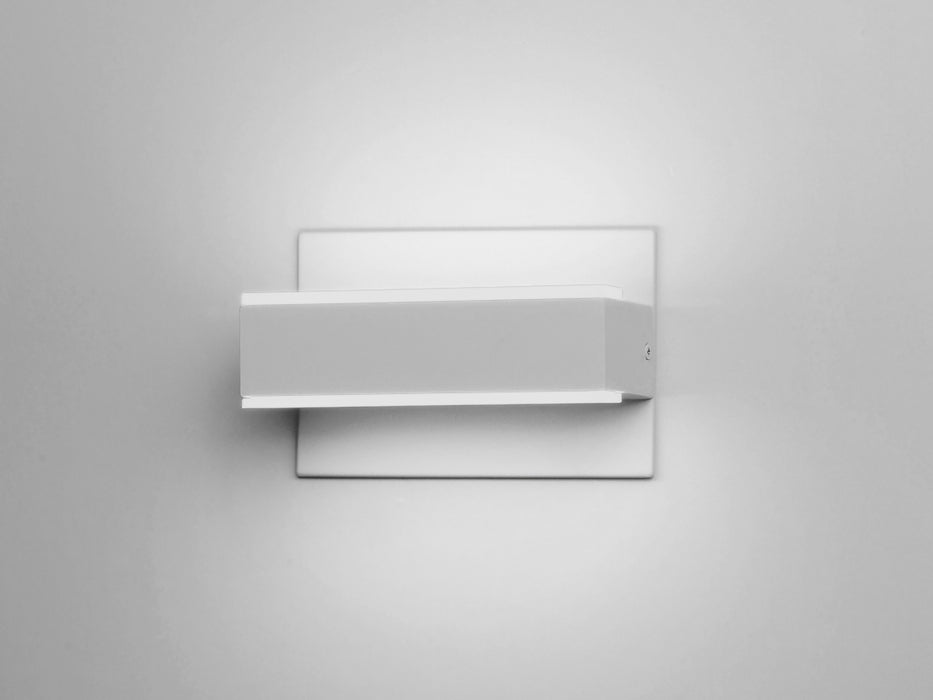 ET2 Omni 7 LED Wall Sconce Model: E23210-90WT