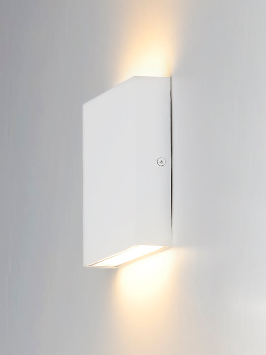 ET2 Brik 4.75 LED Outdoor Wall Sconce Model: E23212-WT