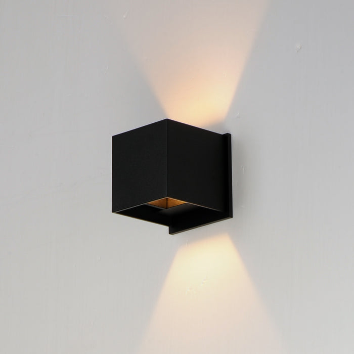 ET2 Alumilux: Cube LED Outdoor Wall Sconce Model: E41308-BK