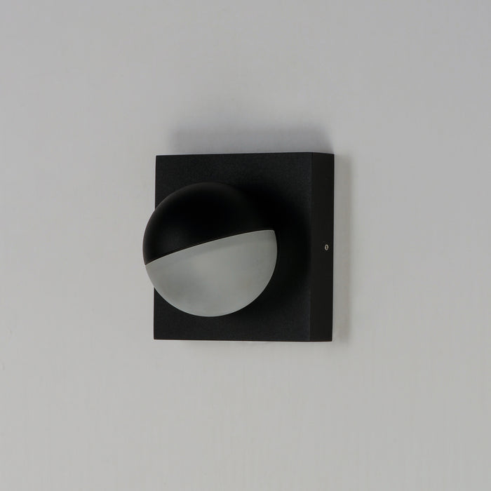 ET2 Alumilux: Majik LED Wall Sconce Model: E41326-BK