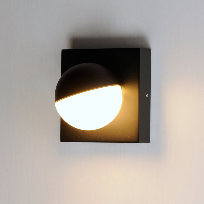 ET2 Alumilux: Majik LED Wall Sconce Model: E41326-BK