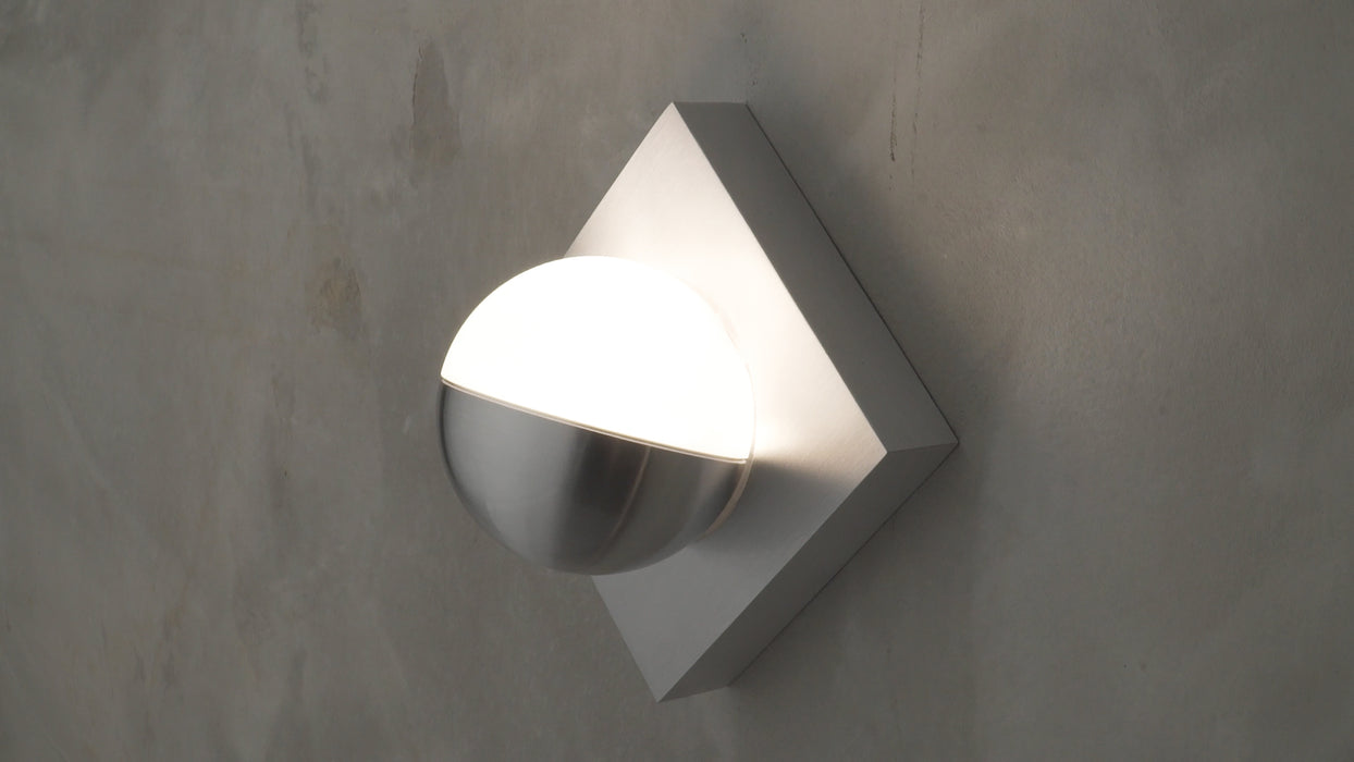 ET2 Alumilux: Majik LED Wall Sconce Model: E41326-SA