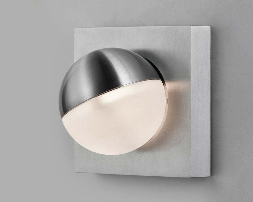 ET2 Alumilux: Majik LED Wall Sconce Model: E41326-SA