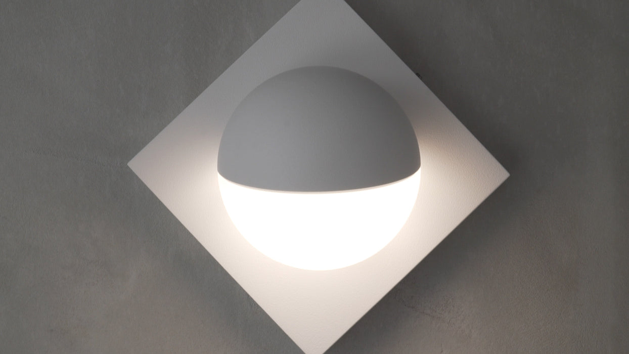 ET2 Alumilux: Majik LED Wall Sconce Model: E41326-WT