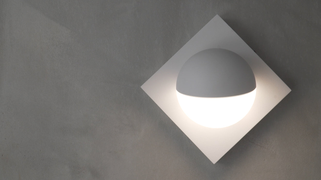 ET2 Alumilux: Majik LED Wall Sconce Model: E41326-WT