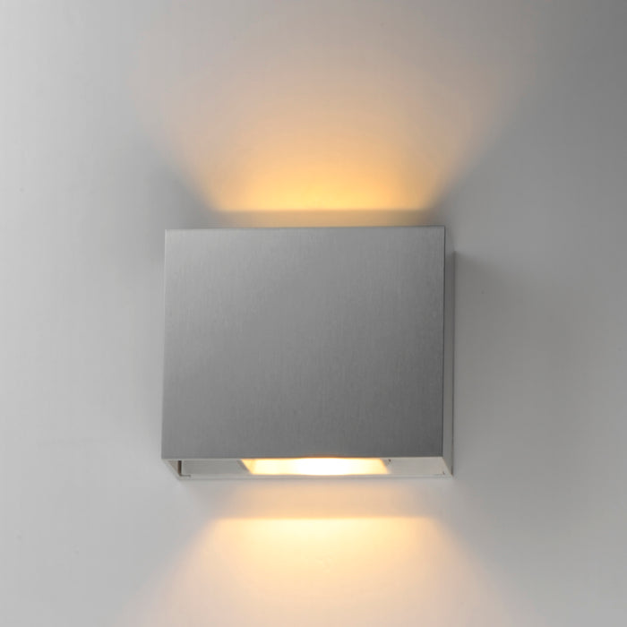 ET2 Alumilux: Cube LED Outdoor Wall Sconce Model: E41328-SA