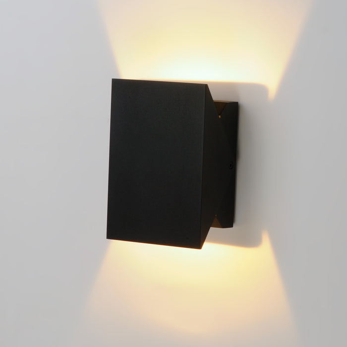 ET2 Alumilux: Tilt LED Outdoor Wall Sconce Model: E41333-BK