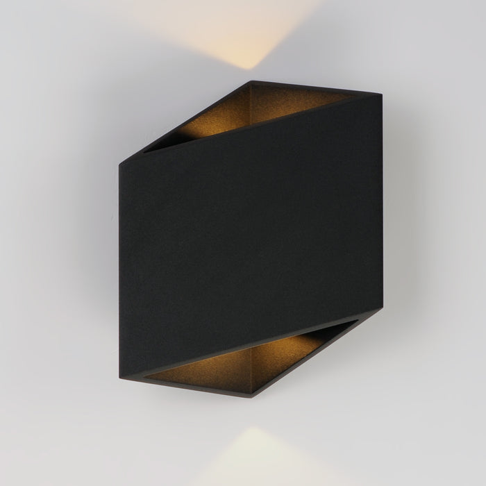 ET2 Alumilux: Facet LED Outdoor Wall Sconce Model: E41373-BK