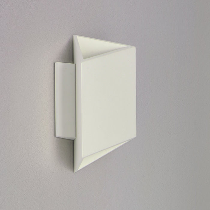 ET2 Alumilux: Facet LED Outdoor Wall Sconce Model: E41373-WT