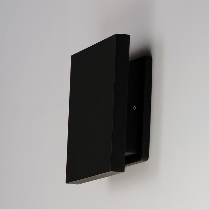 ET2 Alumilux: Tau LED Outdoor Wall Sconce Model: E41388-BK