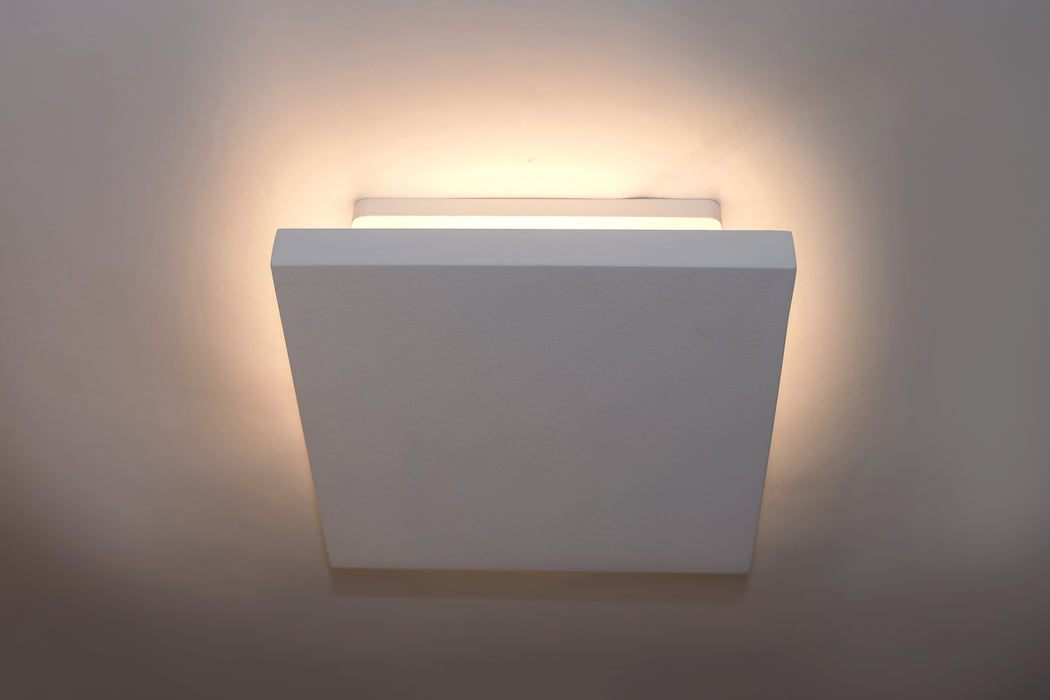 ET2 Alumilux: Tau LED Outdoor Wall Sconce Model: E41388-WT