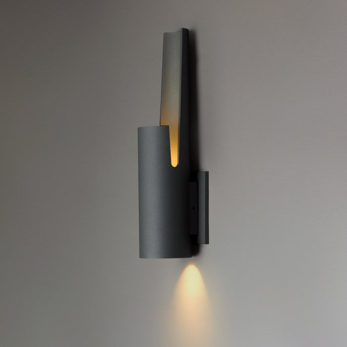 ET2 Alumilux: Runway LED Outdoor Wall Sconce Model: E41524-BZ