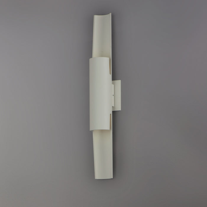 ET2 Alumilux: Runway LED Outdoor Wall Sconce Model: E41526-WT